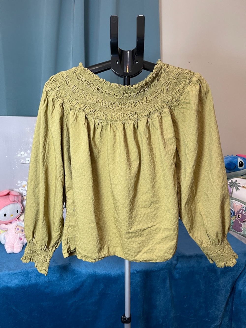 Universal Thread Olive Green Smocked Yoke Off-Shoulder Blouse size medium NWT